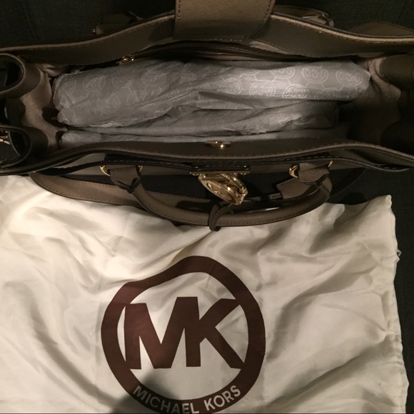 Hamilton Large Saffiano Leather Tote - Picture 4 of 7